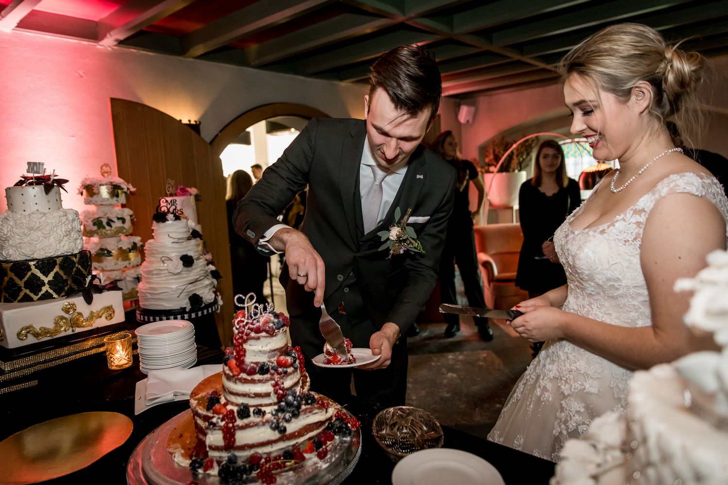 trouwtaart aansnijden